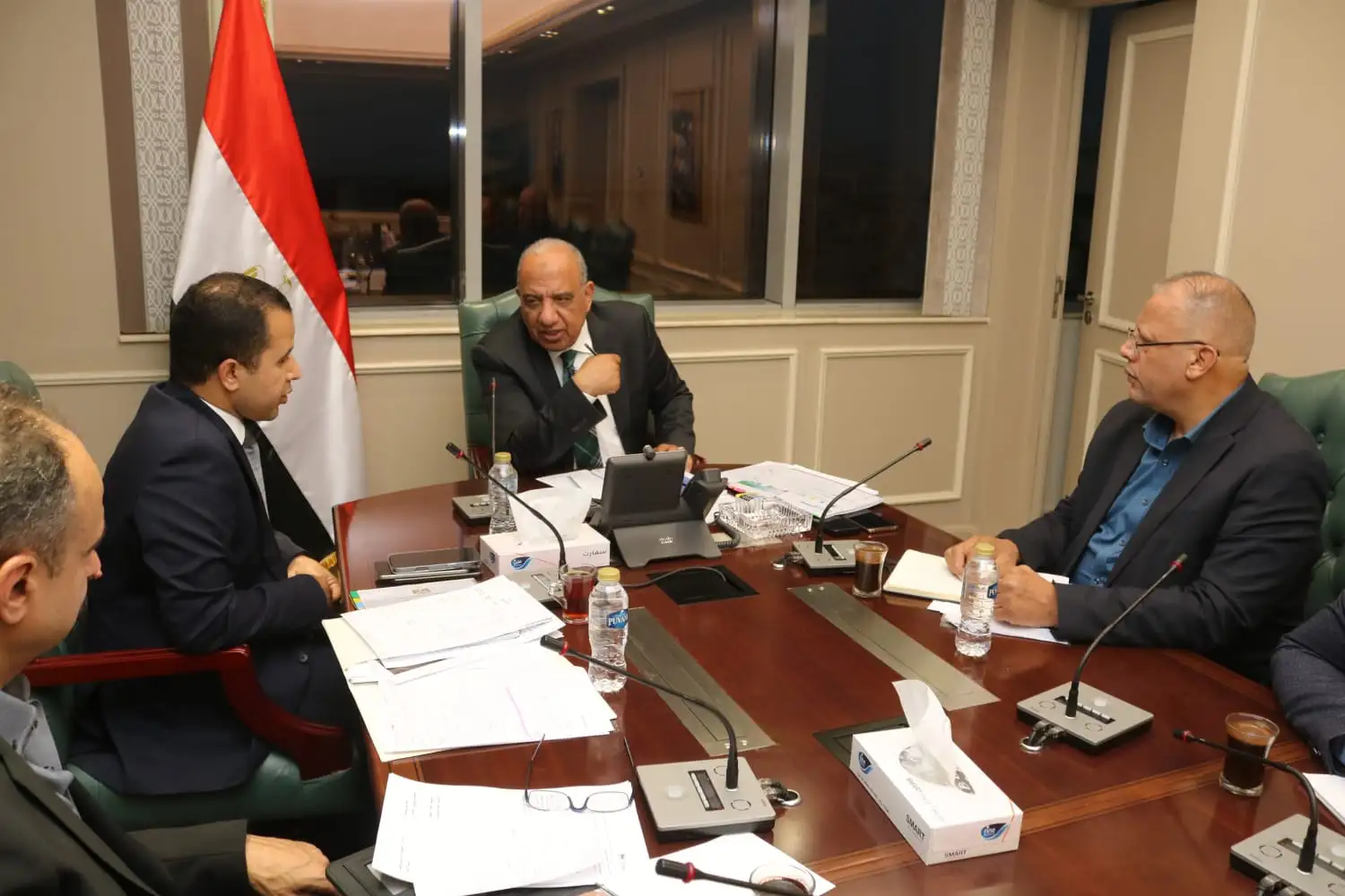تنفيذاً لتوجيهات الرئيس ''السيسي'' ... ''وزير الكهرباء'' يتابع مع مسئولي شركة تحيا مصر القابضة للاستثمار والتنمية 