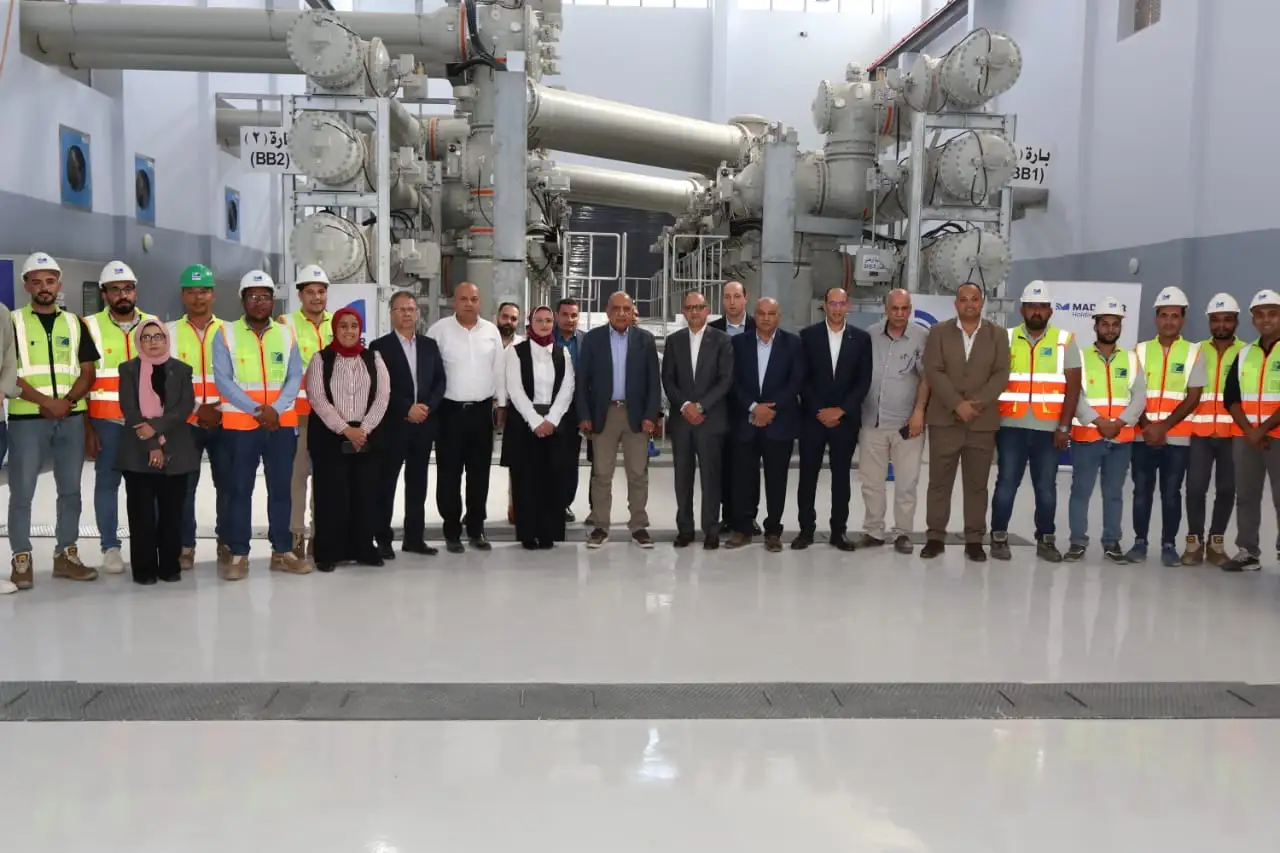 ''وزير الكهرباء'' يتفقد محطة محولات عيون موسى ويشهد وضع الجهد وإطلاق التيار الكهربائي لعدد من المحولات ويتابع عدداً من مشروعات توفير الكهرباء لمشروعات التنمية الزراعية