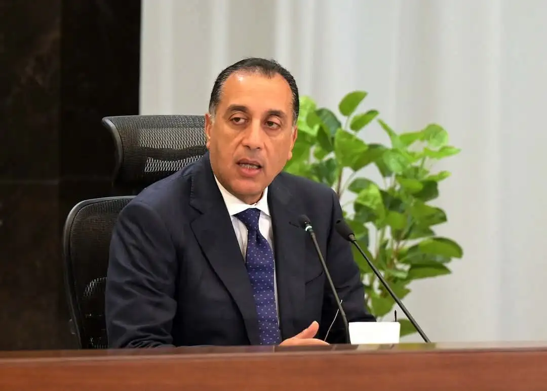 'رئيس الوزراء' يبدأ جولة تفقدية لعدد من مشروعات توليد الكهرباء من طاقة الرياح برأس غارب يستهلها بتفقد مزرعة توليد الكهرباء بقدرة ٦٥٠ ميجاوات