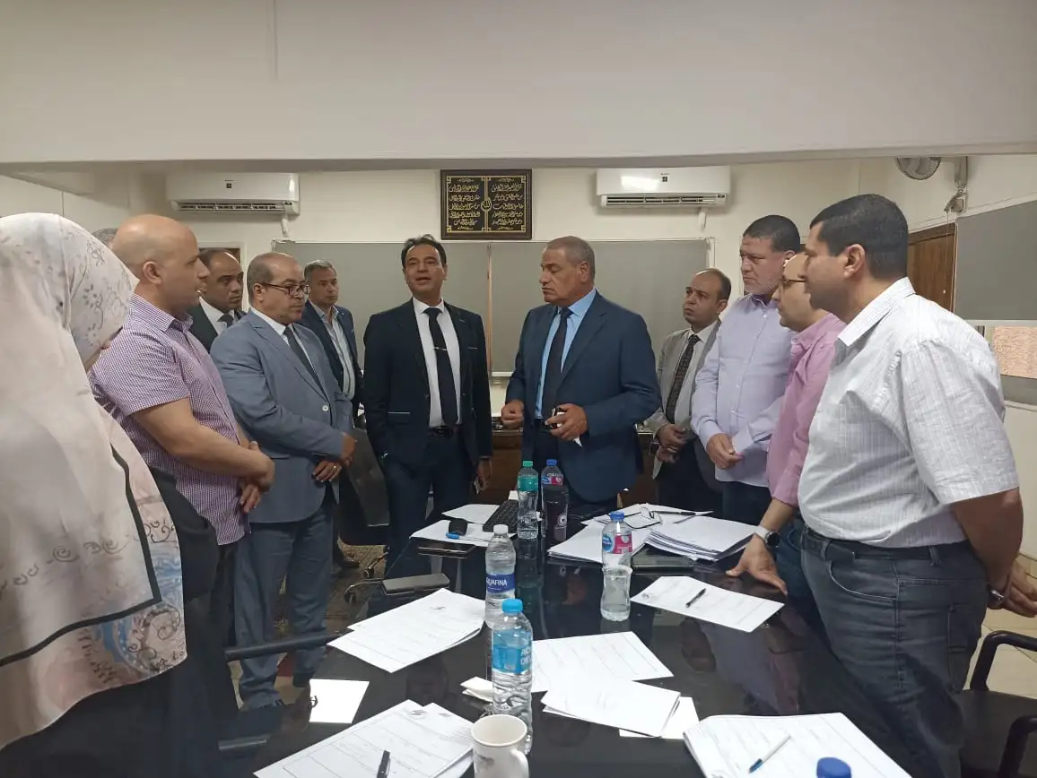 ‘البيلي‘ يواصل جولاته المفاجئة بإدارات كهرباء شمال القاهرة لمتابعة سير العمل ورفع مستوى الأداء