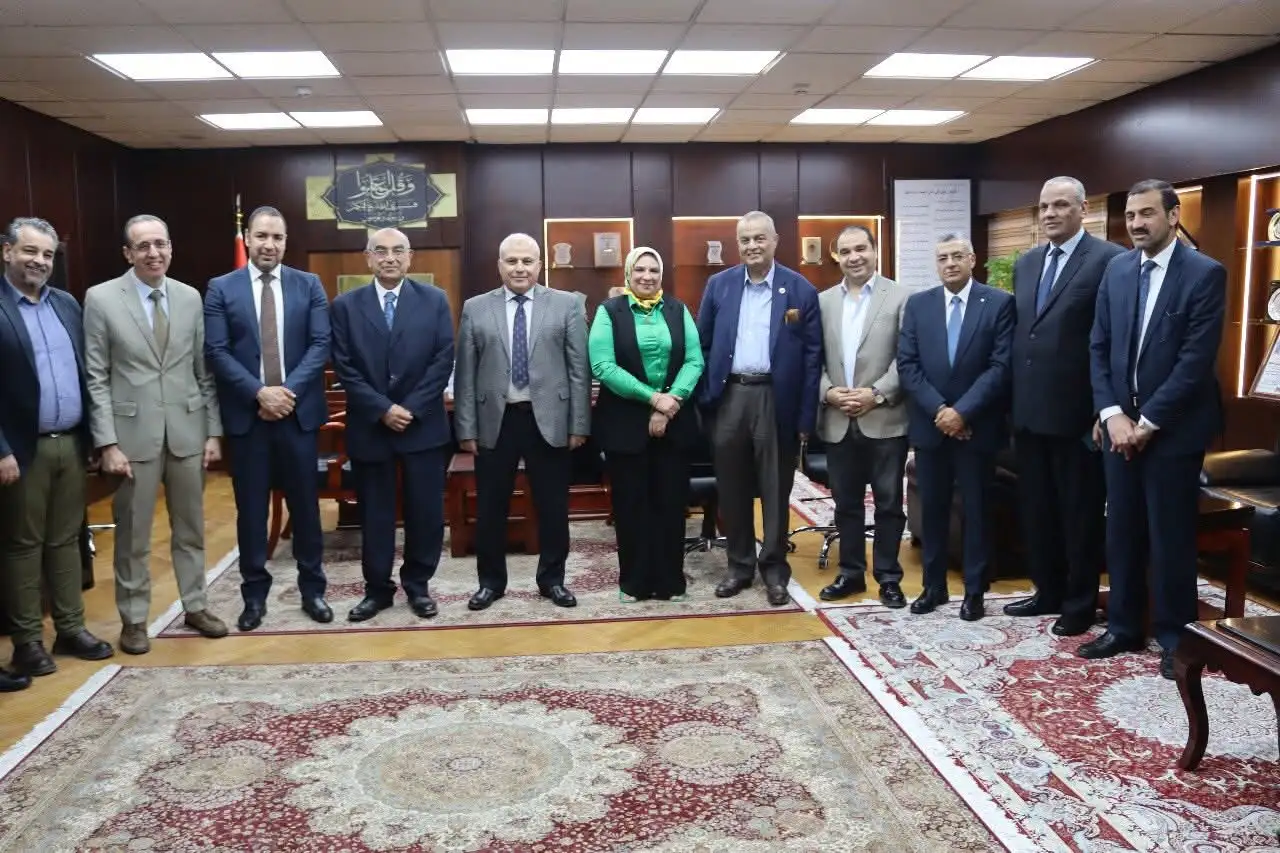 'رئيس الخدمات الطبية' يكرم أعضاء مجلس الإدارة السابقين لما بذلوه من جهود لتعزيز الأداء وتحقيق رؤية الشركة