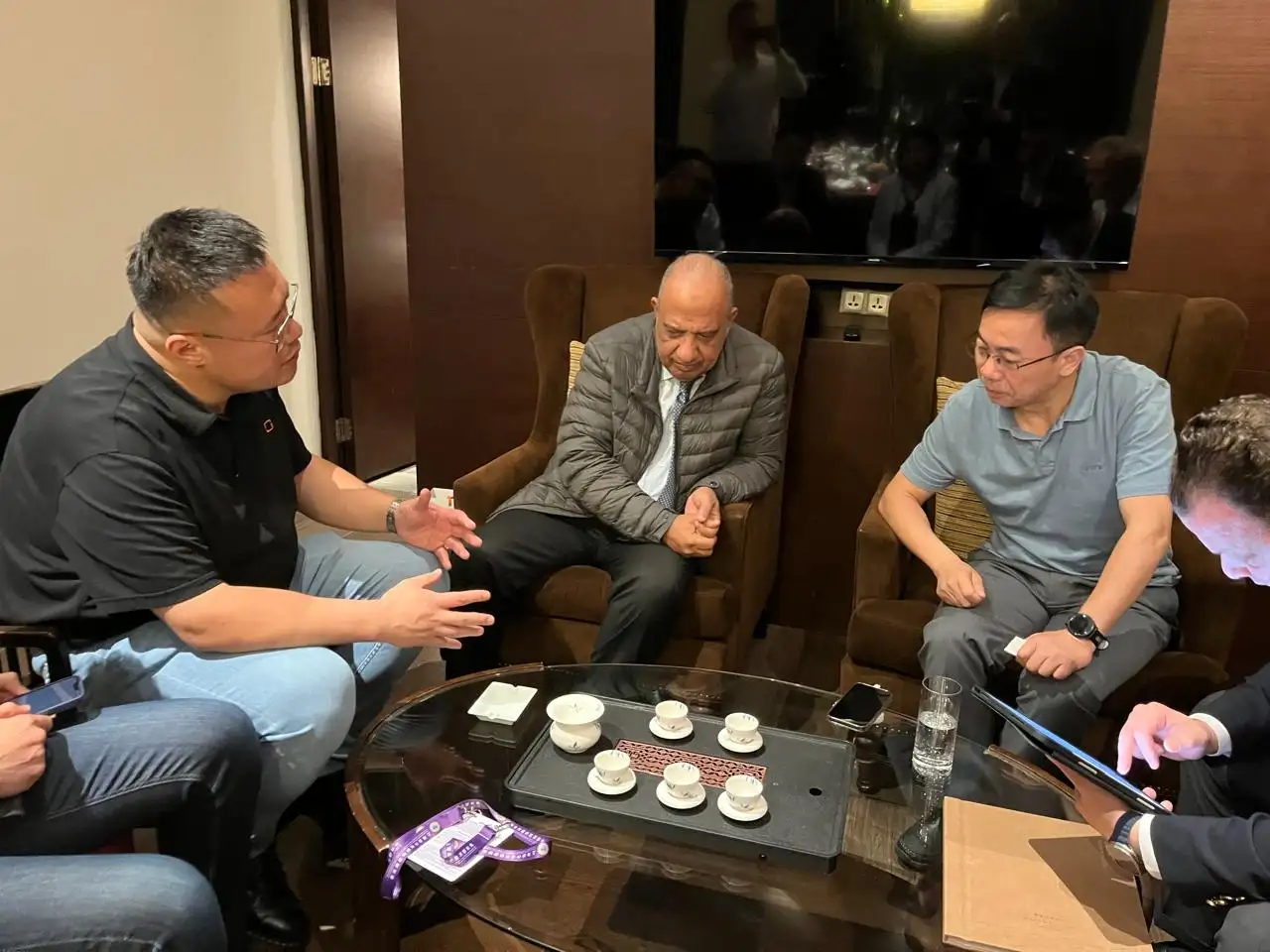 'وزير الكهرباء' يبحث مع شركة سانجرو 'SUNGROW' الصينية انشاء مصنع لبطاريات تخزين الطاقة والأنظمة الكهربائية في مصر