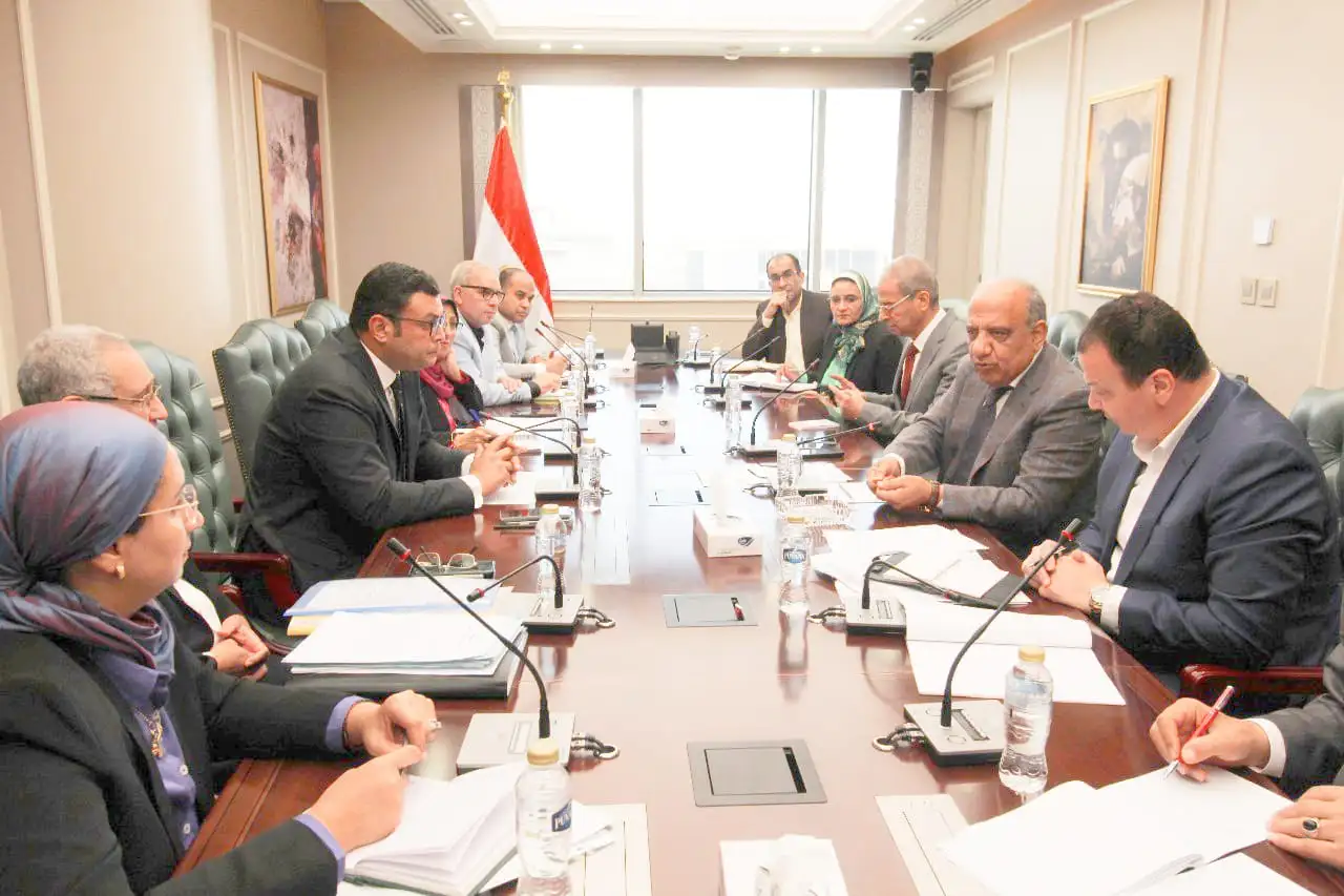 وزيرا 'الكهرباء و الإسكان' يبحثان خطة العمل المشترك ودعم التوسع فى استخدامات الطاقة المتجددة والاستفادة من الخبرات المتراكمة لدى شركات الكهرباء فى تنفيذ مشروعات المدن والمجتمعات العمرانية الجديدة