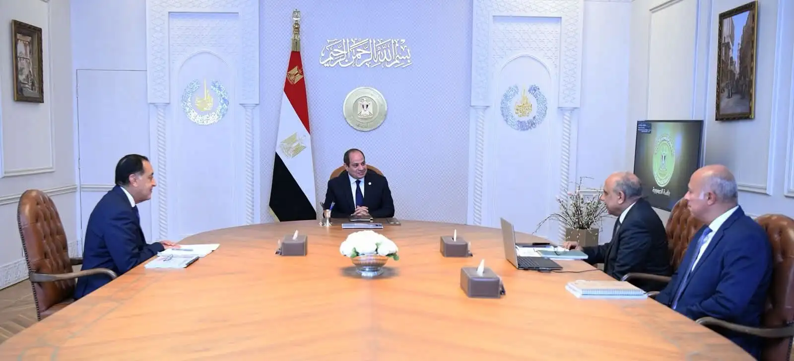 الرئيس ''السيسي'' يتابع مع ''رئيس الوزراء'' و ''وزير الكهرباء'' موقف دعم وتطوير الشبكة القومية للكهرباء