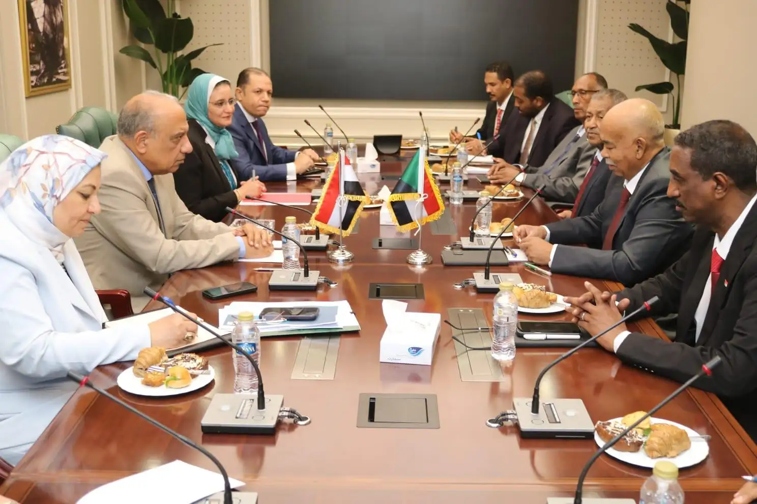 ''وزير الكهرباء'' يستقبل ''وزير النفط والطاقة السوداني'' لبحث سبل دعم وتعزيز الشراكة والتعاون فى مجالات الكهرباء والتدريب وبناء القدرات وإعادة بناء وتأهيل الشبكات