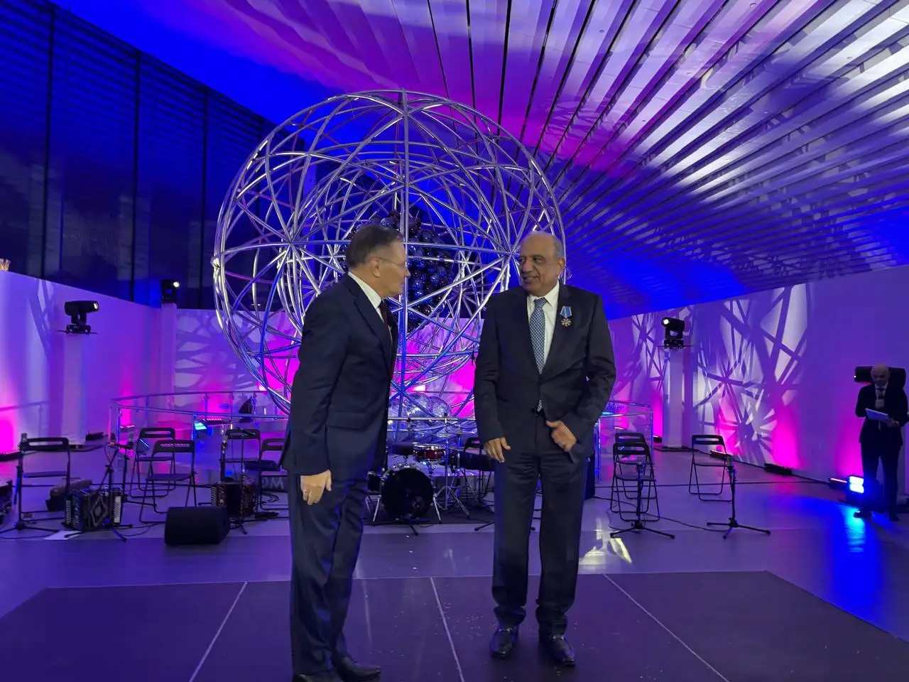 ''نقيب المرافق العامة'' يكشف أسباب فوز ''عصمت'' بالتكريم الدولي ويشيد بالإنجازات التاريخية لقطاع الكهرباء